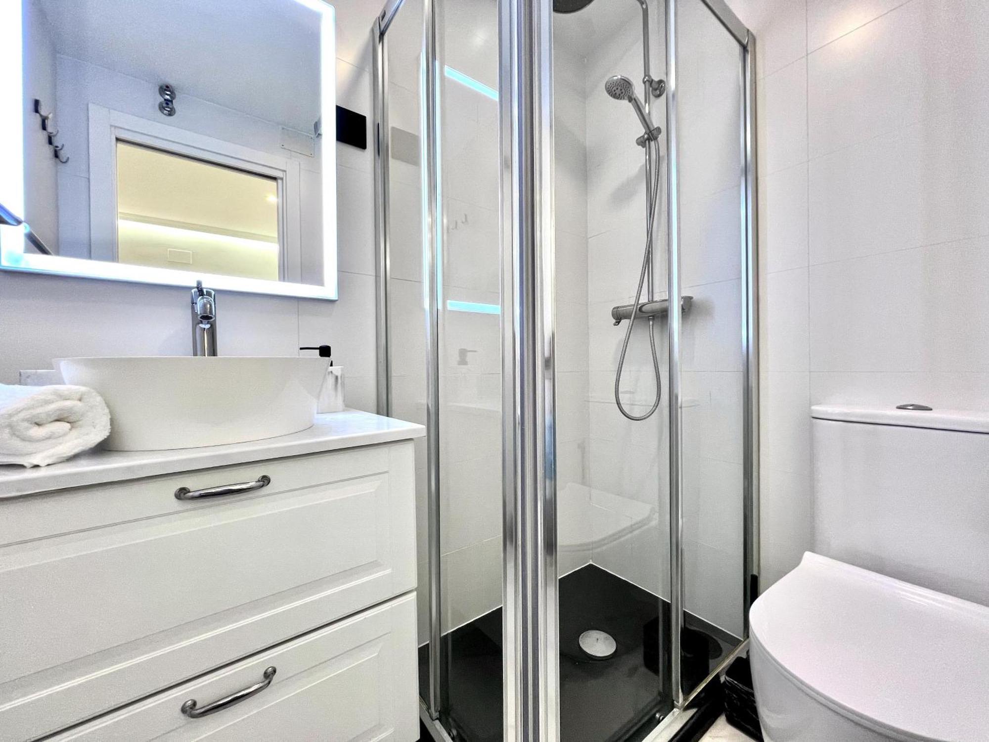 Apartment In The Heart Of Madrid-Piso En Malasana Esterno foto