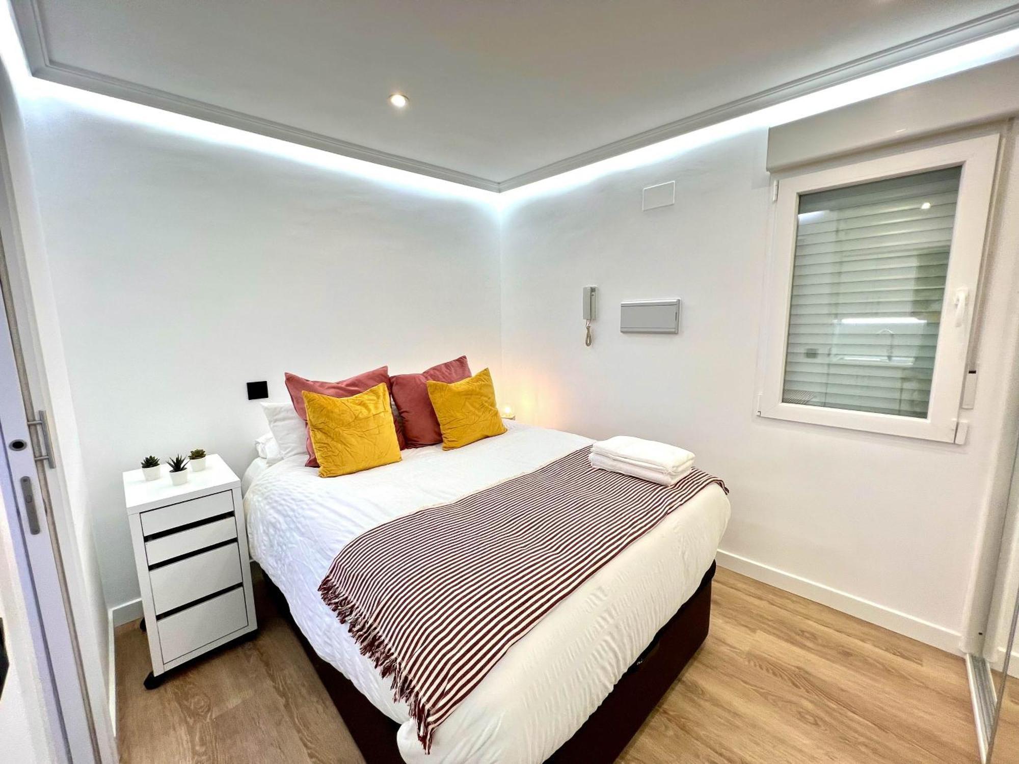 Apartment In The Heart Of Madrid-Piso En Malasana Esterno foto