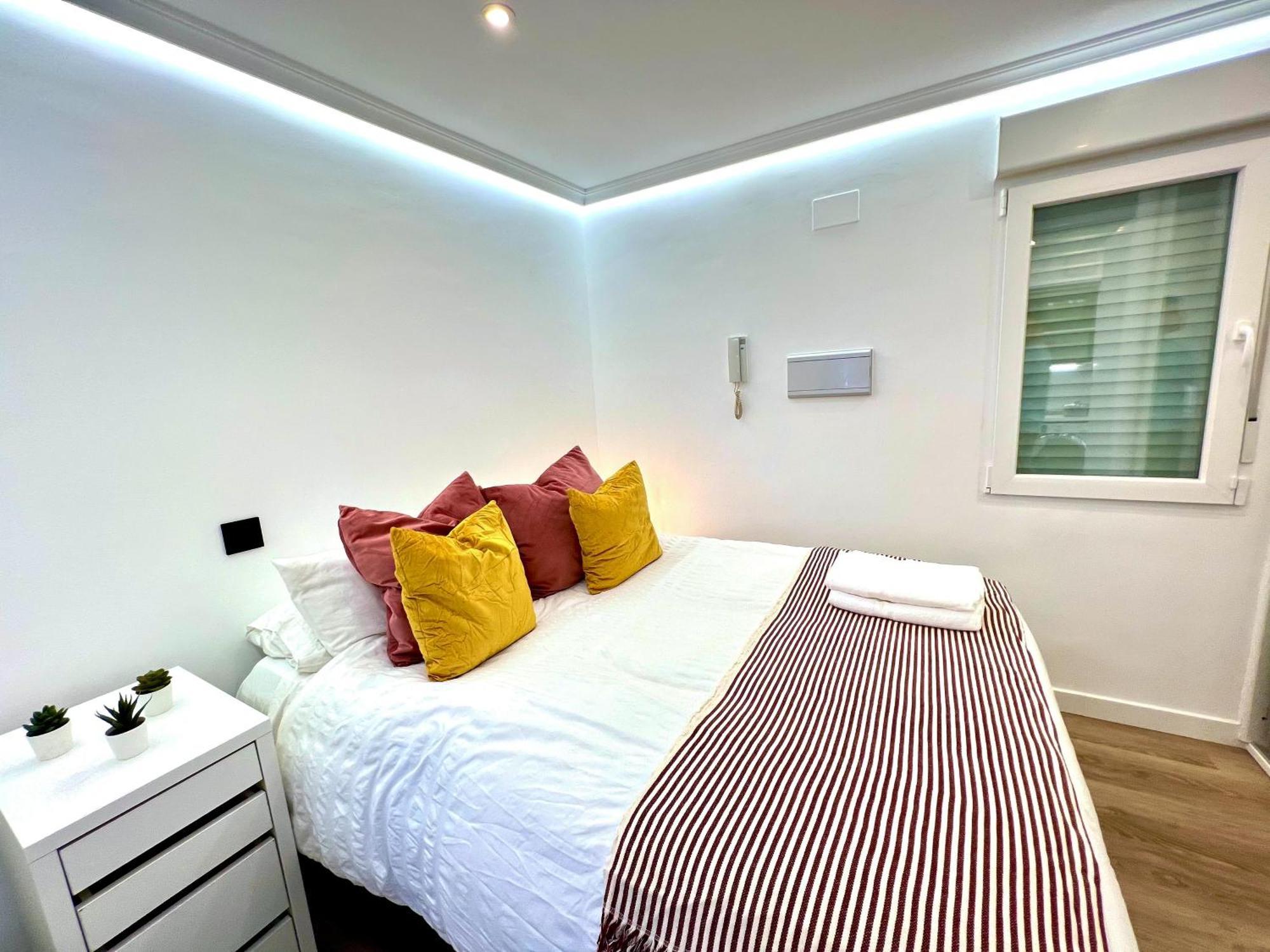 Apartment In The Heart Of Madrid-Piso En Malasana Esterno foto