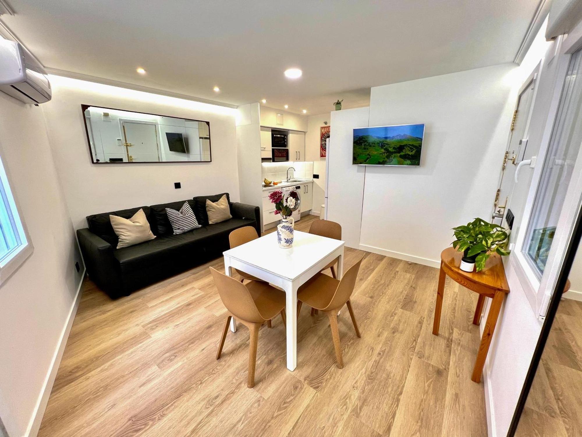 Apartment In The Heart Of Madrid-Piso En Malasana Esterno foto