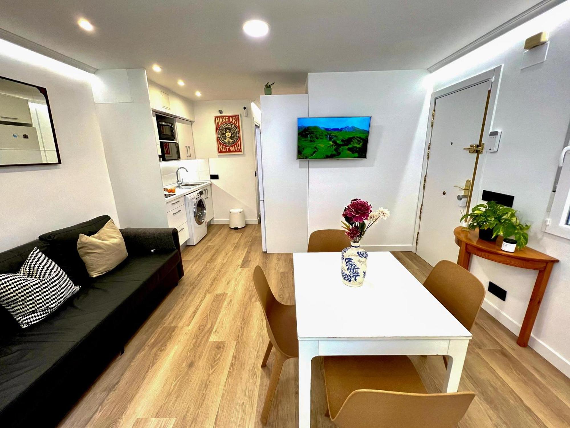 Apartment In The Heart Of Madrid-Piso En Malasana Esterno foto