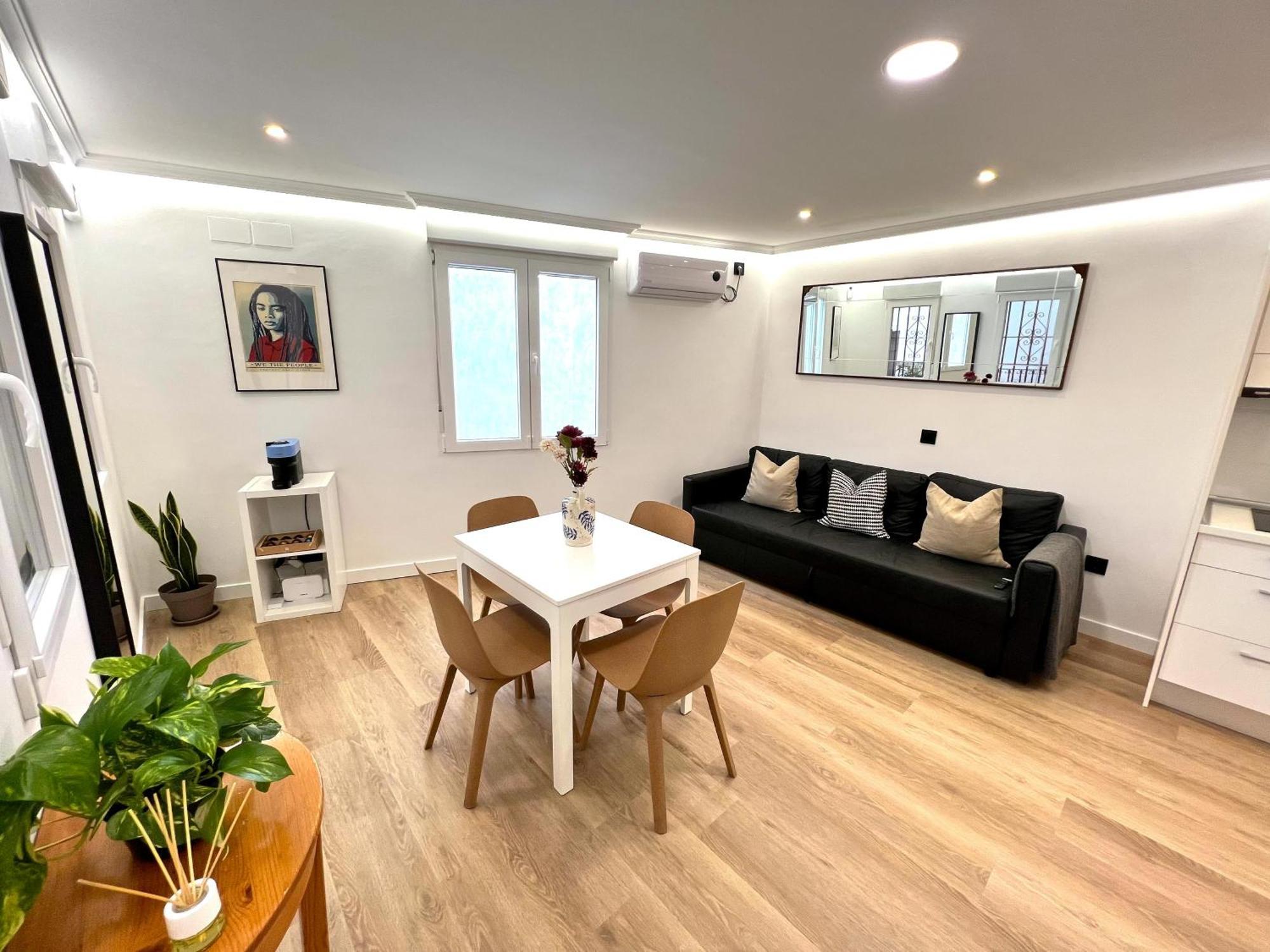 Apartment In The Heart Of Madrid-Piso En Malasana Esterno foto