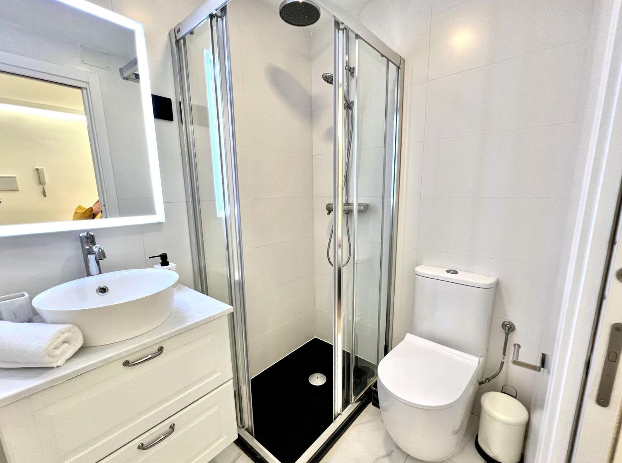 Apartment In The Heart Of Madrid-Piso En Malasana Esterno foto