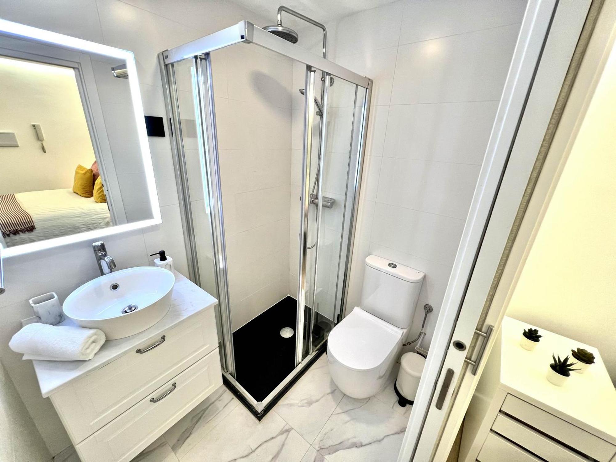 Apartment In The Heart Of Madrid-Piso En Malasana Esterno foto